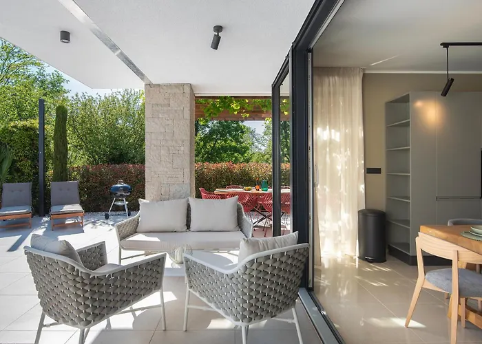 Maria Luisa Villa Pula